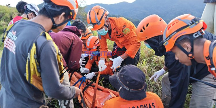 SAR Gabungan Evakuasi Pendaki Tersambar Petir di Monrolo