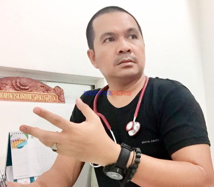 Dokter koboi launching Buku di Malaysia , Taruna Ikrar : Dalam Bersahabat Jangan Seperti Bayangan Ada saat terang dan hilang saat gelap