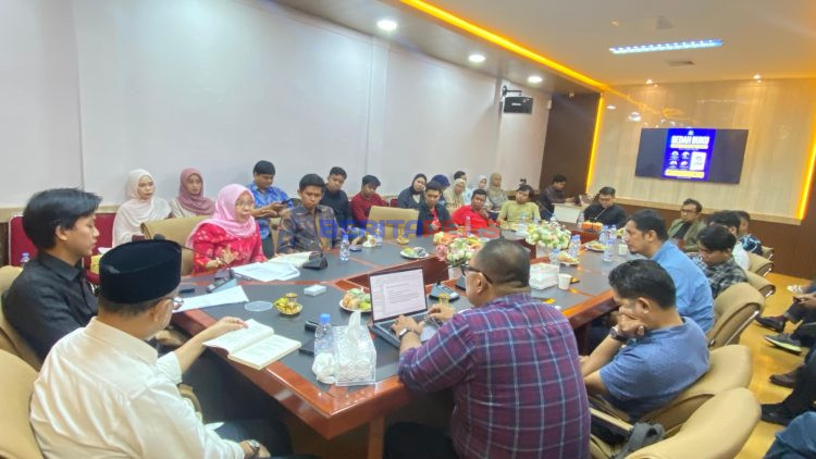 Tamsil Linrung Saksikan Bedah Buku “Dramaturgi dan Oligarki” di Kantor DPD RI Sulsel