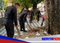 Wujud Penghormatan kepada Pejuang, Brimob Sulsel bersihkan makam pahlawan