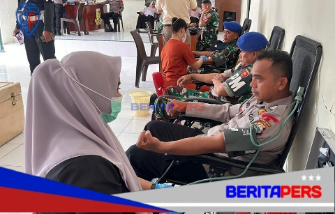 Personel Batalyon B Pelopor dan Bhayangkari ikut Donor Darah dalam rangka HUT ke-80 Pomad.