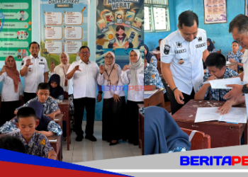 ​Bupati Takalar Daeng Manye Sidak Mendadak di UPT SMPN 1 Polut dan Beri Pujian