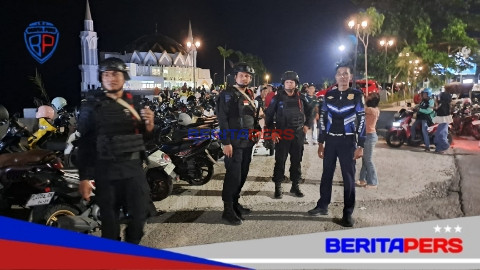 Brimob Sulsel Patroli Malam Minggu di Parepare, Sasar Pertokoan hingga Kawasan Pantai