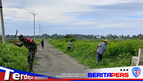 Babinsa Koramil 1404-01/Suppa Bersama Bhabinkamtibmas Gelar Kerja Bakti Bersihkan Akses Jalan di Desa Lotang Salo