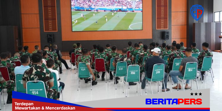 Korem 143/Halu Oleo Gelar Nobar Piala Dunia Bersama, Pererat Kebersamaan dan Semangat Persatuan