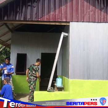 Koramil 1404-08/Lanrisang Bersama Baznas Pinrang Wujudkan Kepedulian Melalui Program Bedah Rumah di Desa Ammassangan