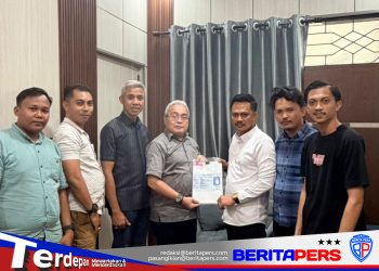 Gerak Misi Serahkan Bukti Dugaan Penyalagunaan Wewenang Dan Pencabutan Beasiswa Doktoral Putri Daerah Ke DPRD Gowa