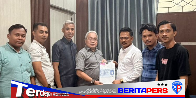 Gerak Misi Serahkan Bukti Dugaan Penyalagunaan Wewenang Dan Pencabutan Beasiswa Doktoral Putri Daerah Ke DPRD Gowa