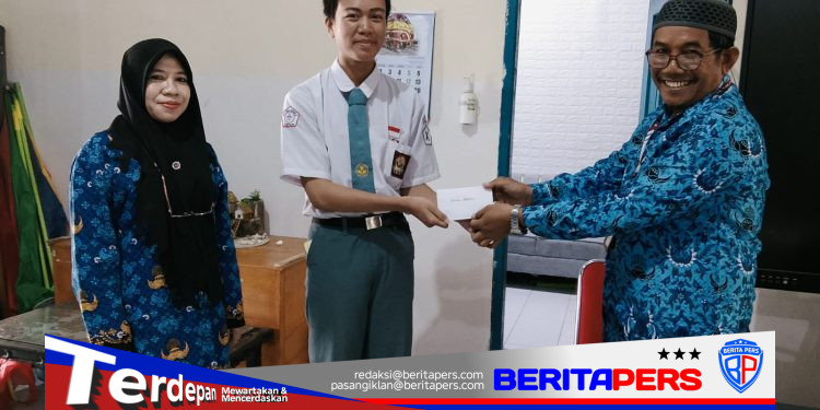​Kisah Inspiratif Surya, Siswa Tangguh Penghuni OSIS yang Dapat Beasiswa Sedekah dari BAZNAS Sulsel