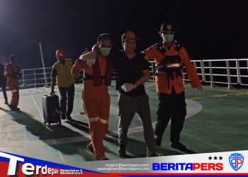 ABK Kapal Asing Asal Vietnam Dievakuasi Basarnas Makassar di Perairan Pangkep