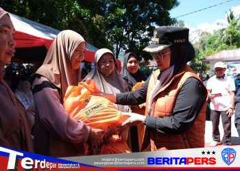 ​Evaluasi Satu Tahun Program ODOD, Bupati Gowa Sitti Husniah Talenrang Blusukan ke Parigi Serahkan Bedah Rumah