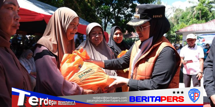 ​Evaluasi Satu Tahun Program ODOD, Bupati Gowa Sitti Husniah Talenrang Blusukan ke Parigi Serahkan Bedah Rumah
