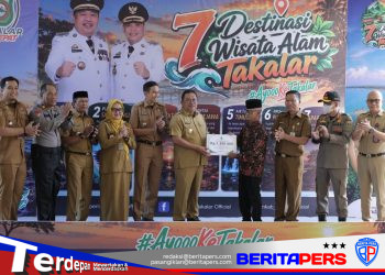 ​Dedikasi Luar Biasa, Bupati Takalar Beri Penghargaan Kepala Lingkungan Berusia 93 Tahun