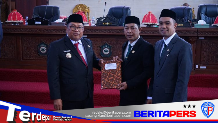 ​Sidang Paripurna DPRD, Bupati Firdaus Daeng Manye Serahkan Ranperda Pertanggungjawaban APBD Takalar TA 2025