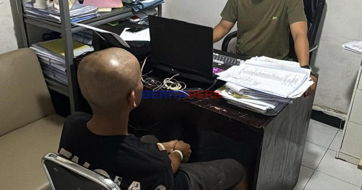 Polsek Makassar Amankan Pelaku Pencurian Emas 4 gram.