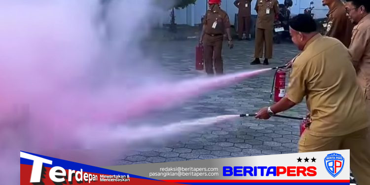 Usai Apel Pagi, RSUD Andi Makkasau Parepare Tingkatkan Kesiapsiagaan Pegawai Lewat Sosialisasi Penggunaan APAR