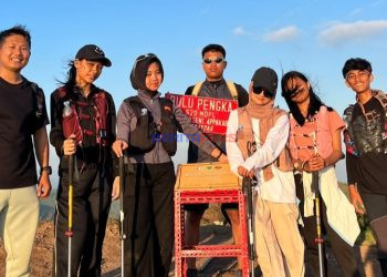 Drama di Grup WhatsApp Berujung di Puncak Bulu Pengka