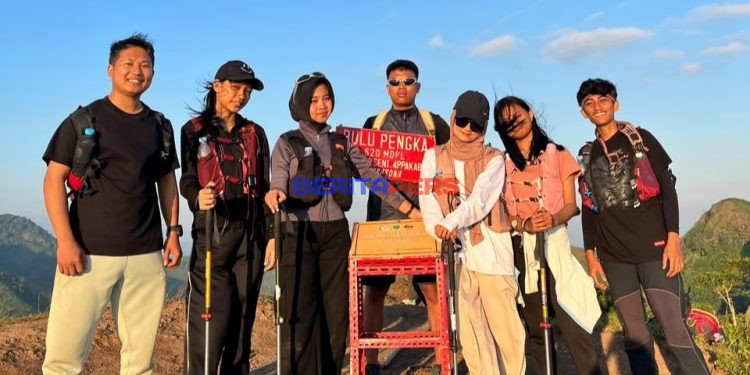 Drama di Grup WhatsApp Berujung di Puncak Bulu Pengka