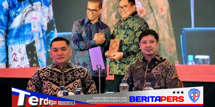 ​Fokus Tata Kelola Modern, Kadis Kominfo SP Dampingi Bupati Takalar Terima Penghargaan Cita Loka Fest 2026