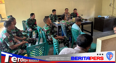 Kapolsek Soppeng Riaja dan Danramil Perkuat Sinergitas Melalui Nobar Piala Dunia Bersama Masyarakat