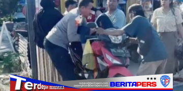 Aksi Sigap Personel Polsek Soppeng Riaja Bantu Evakuasi Warga Sakit Wujud Pelayanan Humanis Presisi Polri