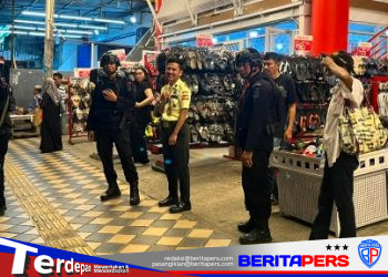 Brimob Sulsel Patroli Harkamtibmas, Sasar Pertokoan hingga Pusat Keramaian di Parepare