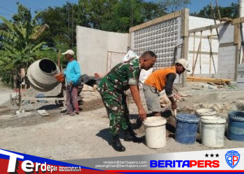 Gotong Royong Bangun Rumah Warga, Babinsa Nogosari Perkuat Kemanunggalan TNI dan Rakyat