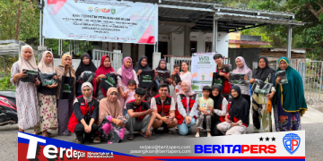 KKN-T Gelombang 116 Unhas Ajak Warga Watang Bacukiki Biasakan Bawa Tote Bag Saat Berbelanja