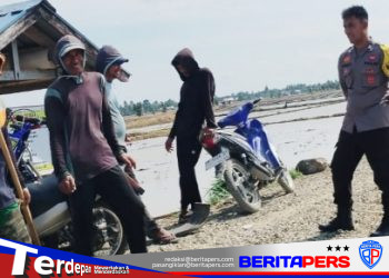 Bhabinkamtibmas Desa Lerang Pantau Pengairan Persawahan, Pastikan Kesiapan Petani Hadapi Musim Tanam