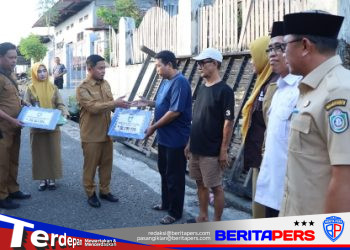 Tasming Hamid Serahkan Bantuan Tunai kepada Korban Kebakaran, Wujud Kepedulian Pemkot Parepare l