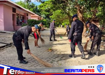 Sentuh Warga Lansia, Batalyon B Pelopor Gelar Bakti Sosial di PPSLU Mappakasunggu