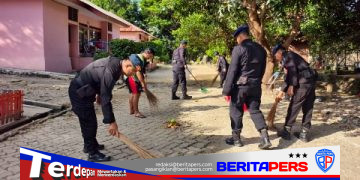 Sentuh Warga Lansia, Batalyon B Pelopor Gelar Bakti Sosial di PPSLU Mappakasunggu