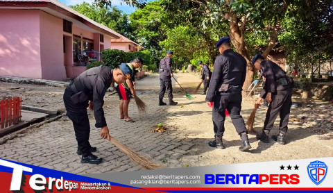 Sentuh Warga Lansia, Batalyon B Pelopor Gelar Bakti Sosial di PPSLU Mappakasunggu