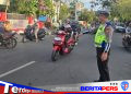 Sat Lantas Polres Parepare Intensifkan Pengaturan Lalu Lintas Pagi Demi Mewujudkan Keselamatan dan Kelancaran Berkendara
