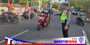 Sat Lantas Polres Parepare Intensifkan Pengaturan Lalu Lintas Pagi Demi Mewujudkan Keselamatan dan Kelancaran Berkendara