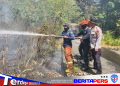 Respons Cepat Tim SAR Batalyon B Pelopor Brimob Polda Sulsel Padamkan Kebakaran Lahan di Parepare