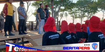 Tinggal 17 Hari Menuju HUT RI ke-81, Hasri Hadi Suntik Semangat Paskibra di Desa Waetuoe