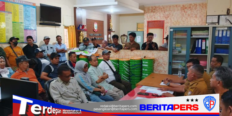 Adukan Nasib ke Kelurahan, Pedagang Kuliner Danau Tanjung Bunga Desak SP3 Ditangguhkan