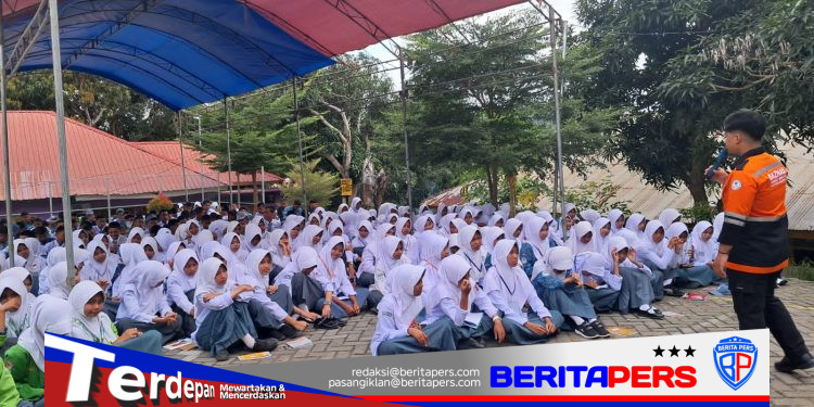 BTB Bulukumba Beri Materi Mitigasi Bencana di MPLS SMA 6 Herlang