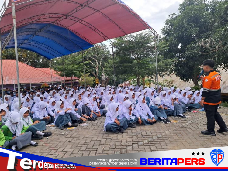 BTB Bulukumba Beri Materi Mitigasi Bencana di MPLS SMA 6 Herlang