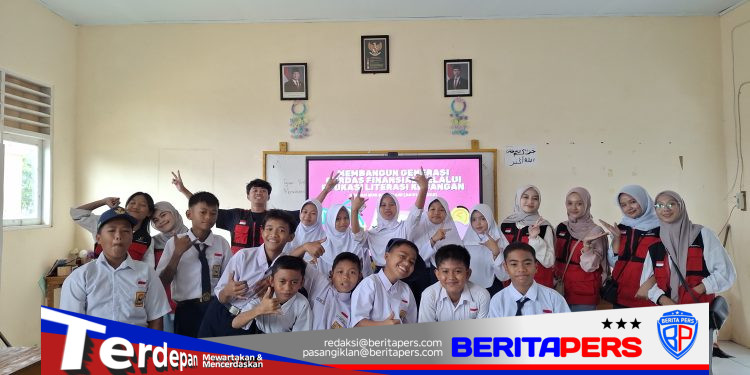 Mahasiswa KKN Unhas Sosialisasikan Literasi Keuangan di SMP 4 Pajukukang Satap