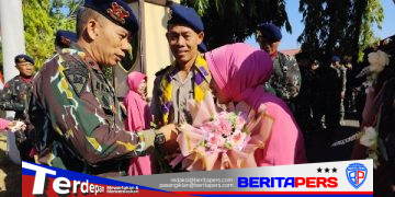 Dua Perwira Brimob Polda Sulsel Purna Bhakti, Danyon B Pelopor Pimpin Upacara Tradisi Pelepasan