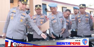 Kapolres Sidrap Periksa Senjata Api Personel, Tekankan Disiplin, Profesionalisme dan Kepatuhan Terhadap SOP