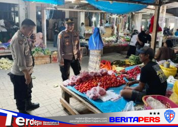 Patroli Dialogis Polsek Soppeng Riaja Perkuat Keamanan dan Kedekatan dengan Masyarakat di Pasar Mangkoso