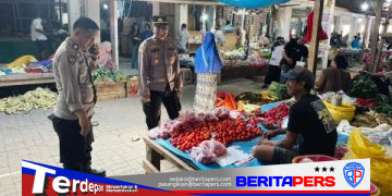 Patroli Dialogis Polsek Soppeng Riaja Perkuat Keamanan dan Kedekatan dengan Masyarakat di Pasar Mangkoso