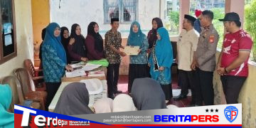 Penyerahan Bantuan Posyandu Dihadiri Camat dan Kapolsubsektor Lanrisang Bersama Pemdes Mallongi-Longi