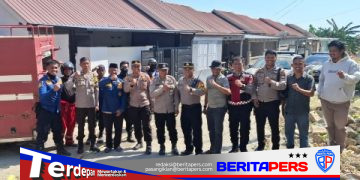 Polsek Soppeng Riaja Bergerak Cepat Padamkan Kebakaran Lahan Pemda di Desa Siddo