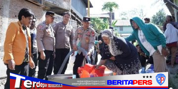 Polres Parepare dan Elemen Kepemudaan, OKP Se-Kota Parepare Salurkan Air Bersih ke Warga Terdampak El Nino