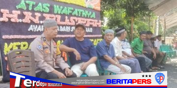 Bhabinkamtibmas Kelurahan Lumpue Melayat Tokoh Masyarakat Yang Meninggal Dunia