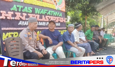 Bhabinkamtibmas Kelurahan Lumpue Melayat Tokoh Masyarakat Yang Meninggal Dunia